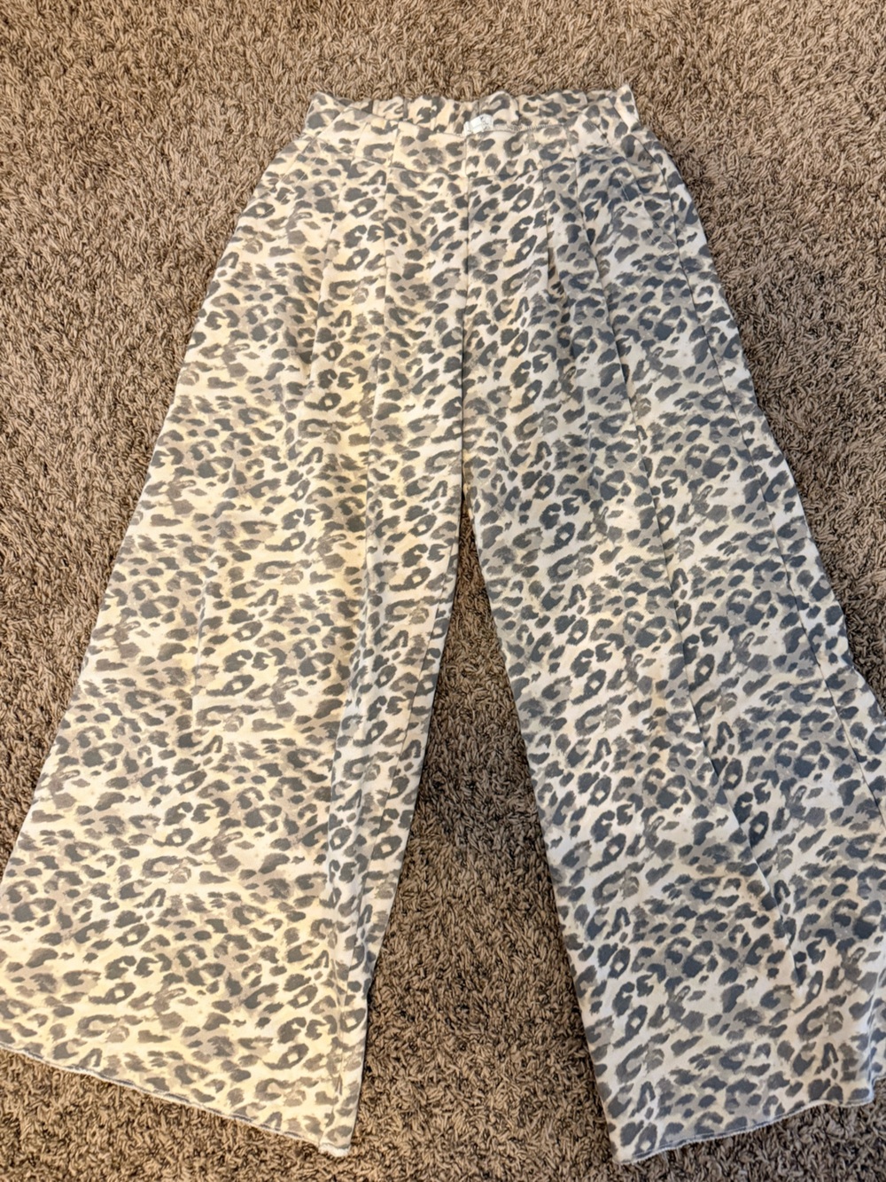 EUC! Womens Wide-Leg Leopard Print Pants - Gray & Cream
